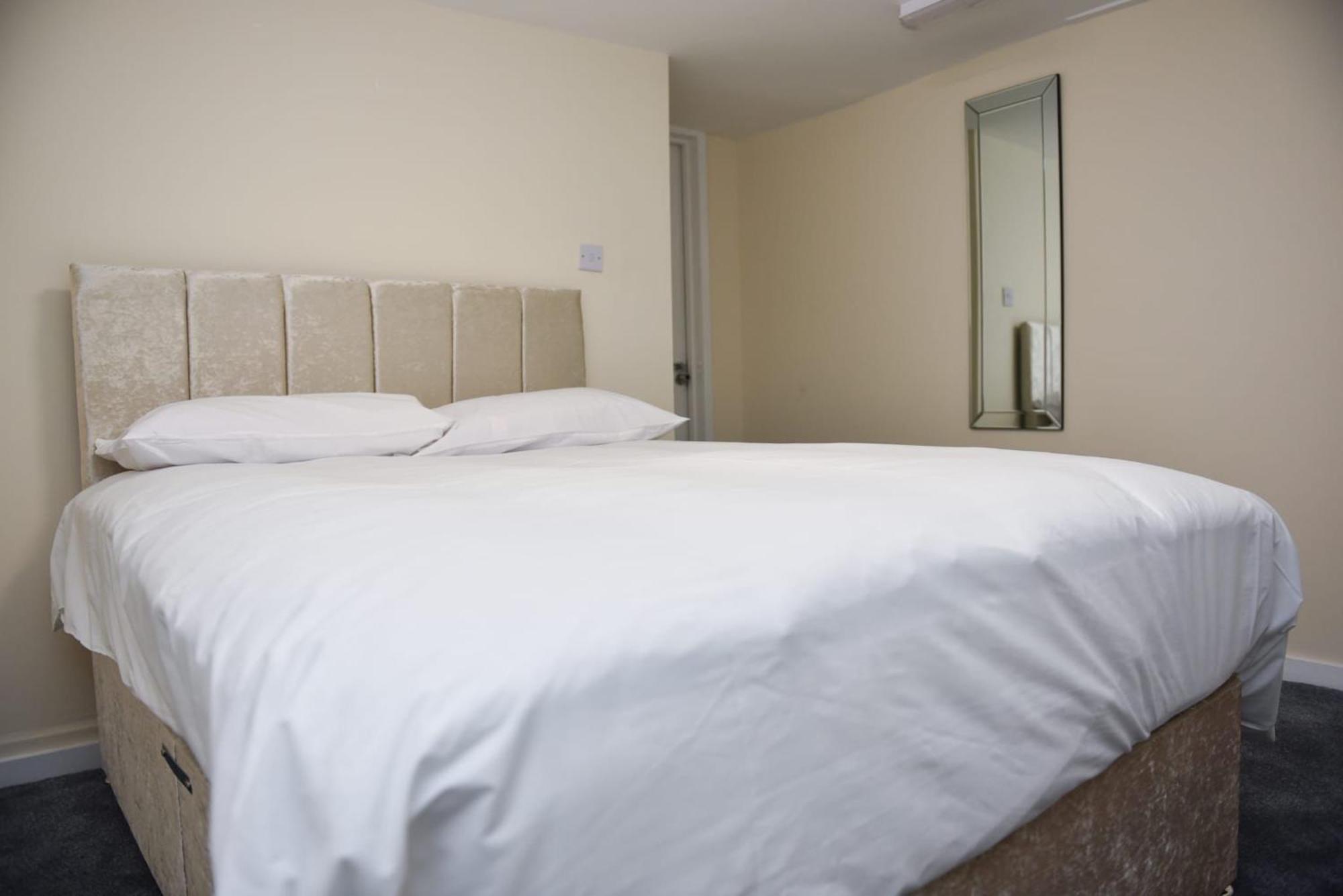 Zaheer'S Hotel Baldock Εξωτερικό φωτογραφία