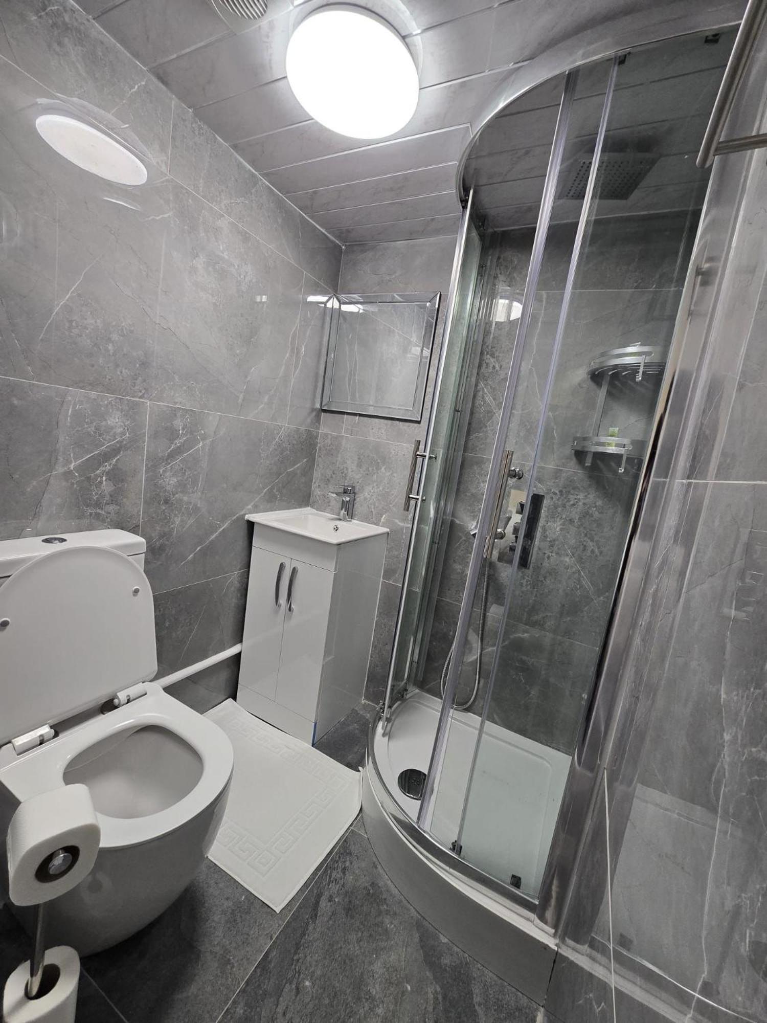 Zaheer'S Hotel Baldock Εξωτερικό φωτογραφία