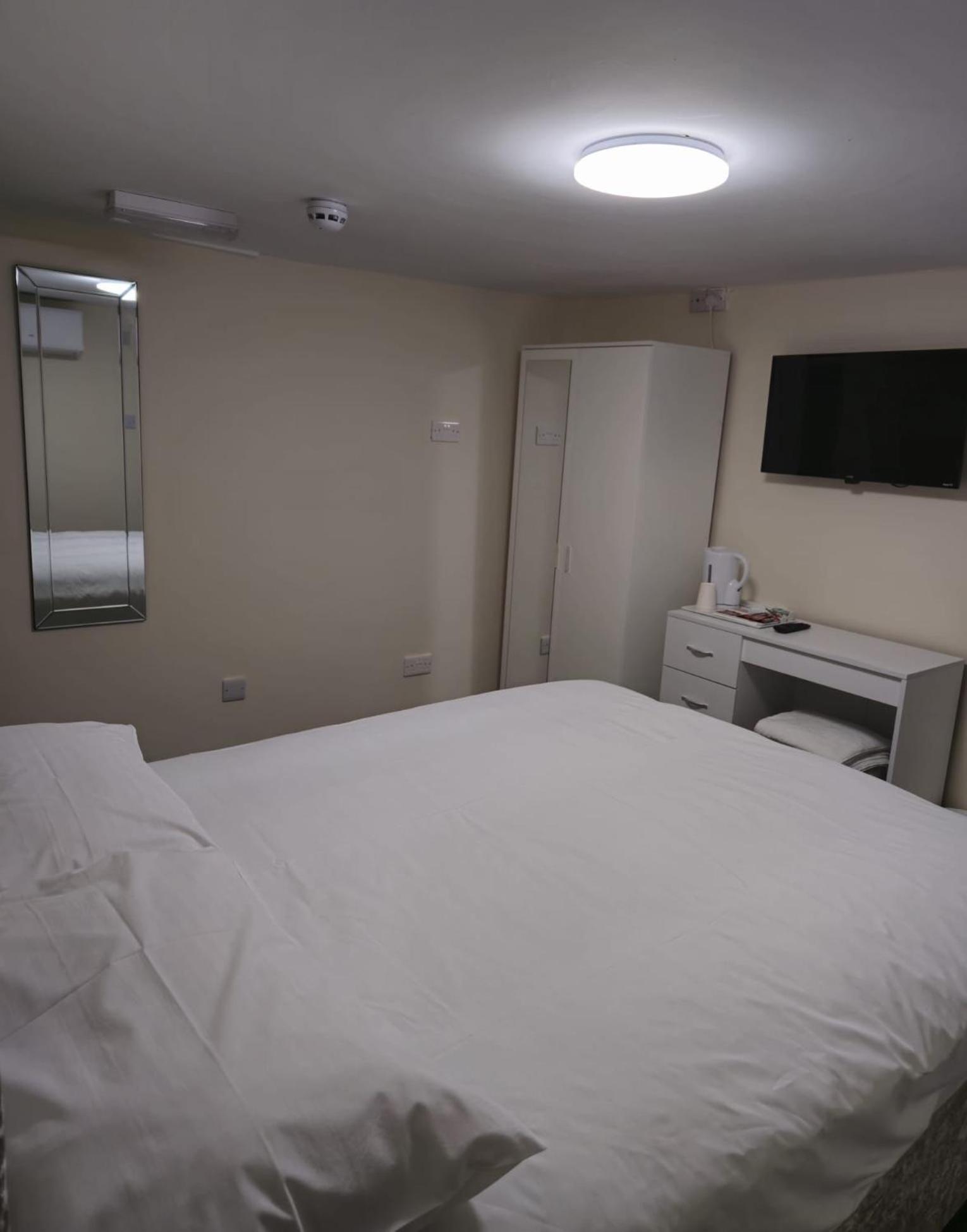 Zaheer'S Hotel Baldock Εξωτερικό φωτογραφία